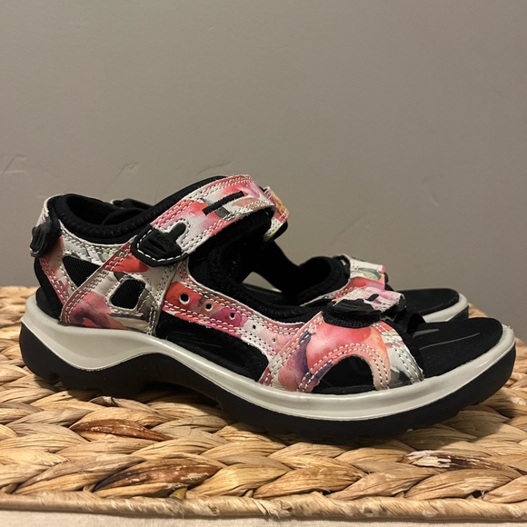 Ecco Yucatán All Weather Sandal - women’s size 6 - Picture 1 of 6